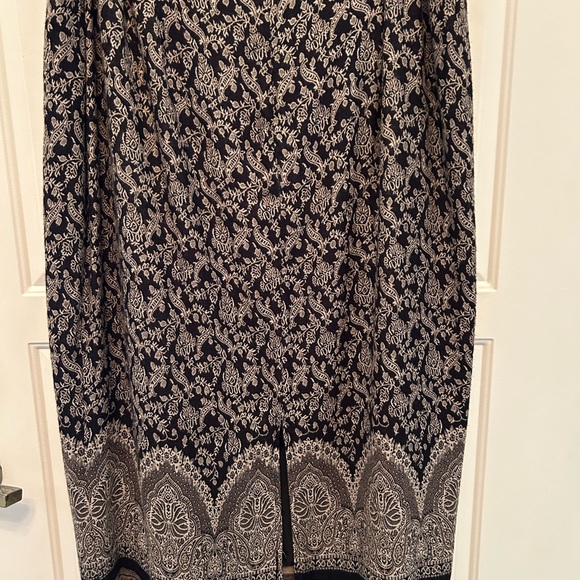 Ladies skirt - Picture 3 of 4